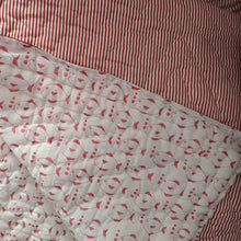 Load image into Gallery viewer, Fish&Bubbles baby quilt