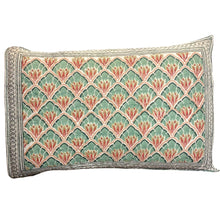 Carica l'immagine nel visualizzatore di Gallery, Trapunta Lotus Gate