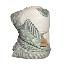 Carica l'immagine nel visualizzatore di Gallery, Trapunta Sage Mandala