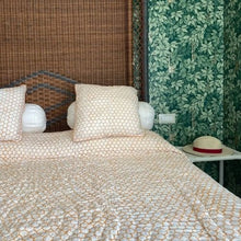 Carica l'immagine nel visualizzatore di Gallery, Trapunta Blue Elephants