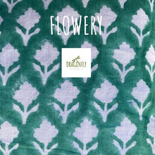 Carica l'immagine nel visualizzatore di Gallery, Pigiama Flowery