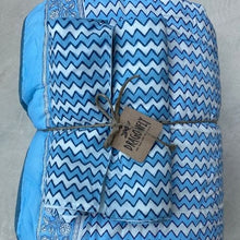 Carica l'immagine nel visualizzatore di Gallery, Trapunta Blue Lightnings