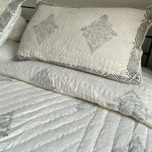 Carica l'immagine nel visualizzatore di Gallery, Trapunta Grey Matrix