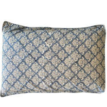 Carica l'immagine nel visualizzatore di Gallery, Fodera cuscino da letto Blue Lightnings