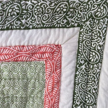 Carica l'immagine nel visualizzatore di Gallery, Trapunta Greenery