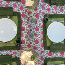 Carica l'immagine nel visualizzatore di Gallery, Tovaglia e tovagliette Pomegranates