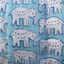 Carica l'immagine nel visualizzatore di Gallery, Trapunta baby Rainbow Elephants