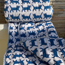 Carica l'immagine nel visualizzatore di Gallery, Trapunta Blue Kittens & Stripes