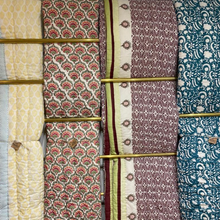 Carica l'immagine nel visualizzatore di Gallery, Trapunta Peacock Feathers