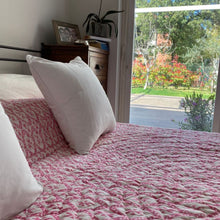 Carica l'immagine nel visualizzatore di Gallery, Trapunta Pink Palm Trees