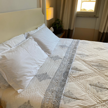 Carica l'immagine nel visualizzatore di Gallery, Trapunta Grey Matrix