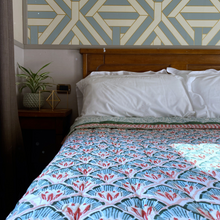 Carica l'immagine nel visualizzatore di Gallery, Trapunta Lotus Gate