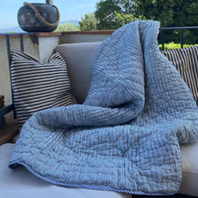 Carica l'immagine nel visualizzatore di Gallery, Trapunta Blue Kittens & Stripes