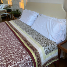 Carica l'immagine nel visualizzatore di Gallery, Trapunta Peacock Feathers