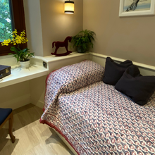 Carica l'immagine nel visualizzatore di Gallery, Trapunta New Redblue