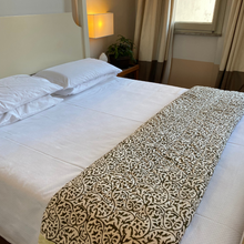 Carica l'immagine nel visualizzatore di Gallery, Trapunta Peacock Feathers