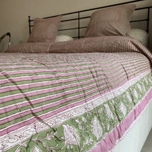 Carica l'immagine nel visualizzatore di Gallery, Trapunta Barbie