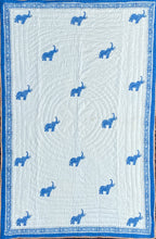 Carica l'immagine nel visualizzatore di Gallery, Trapunta Blue Elephants