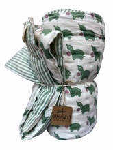 Load image into Gallery viewer, Fish&amp;Bubbles baby quilt
