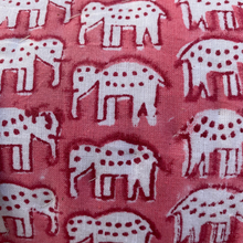 Carica l&#39;immagine nel visualizzatore di Gallery, Trapunta baby Rainbow Elephants
